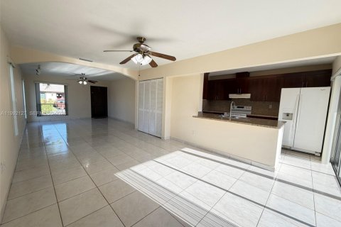 Adosado en alquiler en Miami, Florida, 3 dormitorios, 113.81 m2 № 2055554 - foto 8