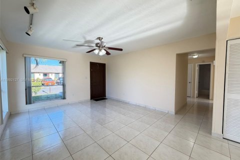 Adosado en alquiler en Miami, Florida, 3 dormitorios, 113.81 m2 № 2055554 - foto 5