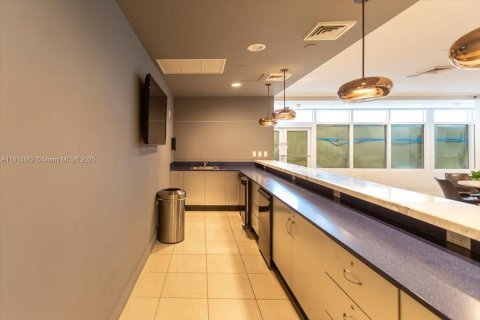 Condo in Miami, Florida, 1 bedroom № 1964859 - photo 26