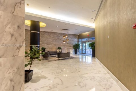 Condo in Miami, Florida, 1 bedroom № 1964859 - photo 23