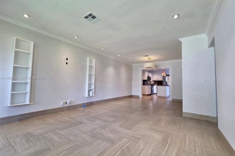 House in Oakland Park, Florida 4 bedrooms, 150.04 sq.m. № 1986129 - photo 4