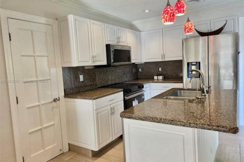 House in Oakland Park, Florida 4 bedrooms, 150.04 sq.m. № 1986129 - photo 6