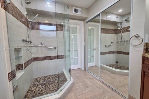 House in Oakland Park, Florida 4 bedrooms, 150.04 sq.m. № 1986129 - photo 13