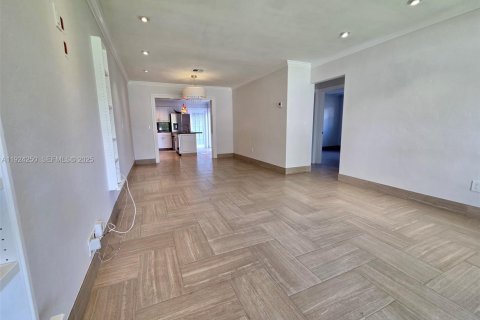 House in Oakland Park, Florida 4 bedrooms, 150.04 sq.m. № 1986129 - photo 3