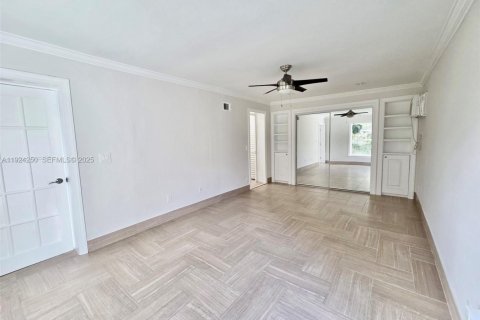 House in Oakland Park, Florida 4 bedrooms, 150.04 sq.m. № 1986129 - photo 11