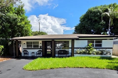 House in Oakland Park, Florida 4 bedrooms, 150.04 sq.m. № 1986129 - photo 1