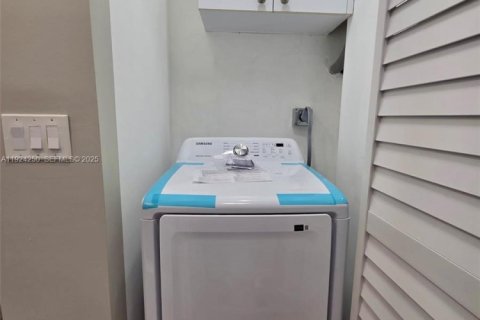 House in Oakland Park, Florida 4 bedrooms, 150.04 sq.m. № 1986129 - photo 19