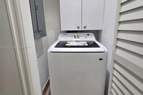 House in Oakland Park, Florida 4 bedrooms, 150.04 sq.m. № 1986129 - photo 20