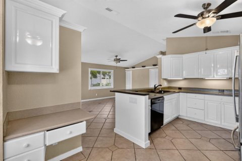 House in Jupiter, Florida 3 bedrooms, 122.91 sq.m. № 2185353 - photo 4