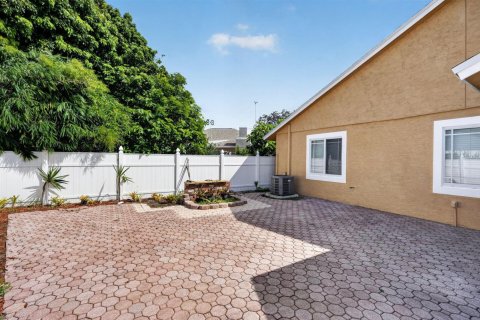 House in Jupiter, Florida 3 bedrooms, 122.91 sq.m. № 2185353 - photo 18