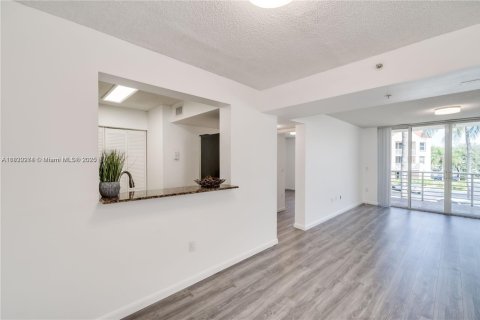 Condo in Hollywood, Florida, 2 bedrooms  № 1937695 - photo 5
