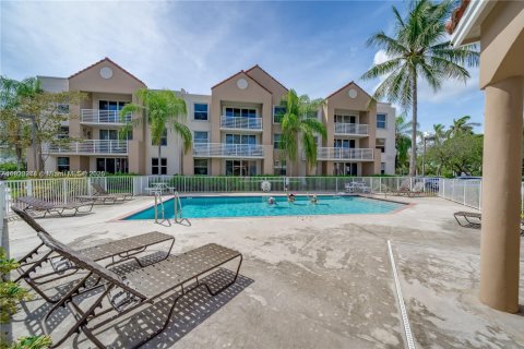 Condominio en alquiler en Hollywood, Florida, 2 dormitorios, 92.9 m2 № 1937695 - foto 1