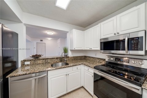 Condominio en alquiler en Hollywood, Florida, 2 dormitorios, 92.9 m2 № 1937695 - foto 2
