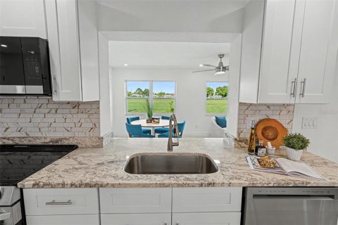 Villa ou maison à vendre à Pinellas Park, Floride: 2 chambres, 153.2 m2 № 2329580 - photo 3