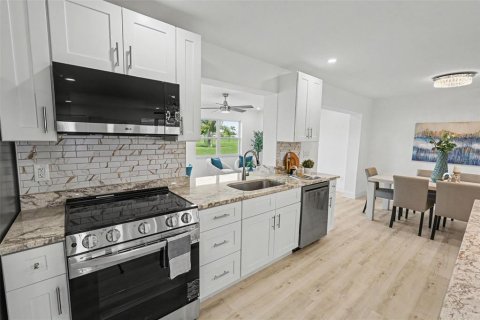 Villa ou maison à vendre à Pinellas Park, Floride: 2 chambres, 153.2 m2 № 2329580 - photo 4