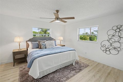 Villa ou maison à vendre à Pinellas Park, Floride: 2 chambres, 153.2 m2 № 2329580 - photo 9