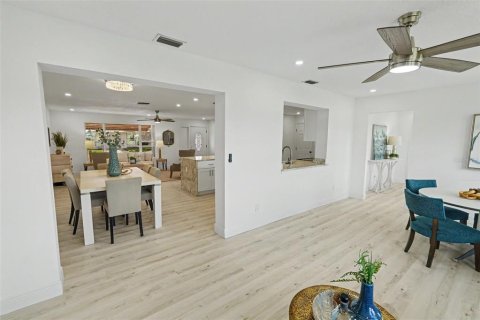 Villa ou maison à vendre à Pinellas Park, Floride: 2 chambres, 153.2 m2 № 2329580 - photo 16