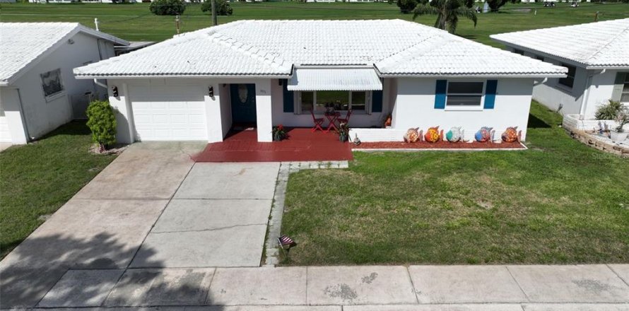 Villa ou maison à Pinellas Park, Floride 2 chambres, 153.2 m2 № 2329580