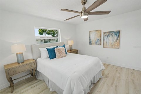 Villa ou maison à vendre à Pinellas Park, Floride: 2 chambres, 153.2 m2 № 2329580 - photo 8
