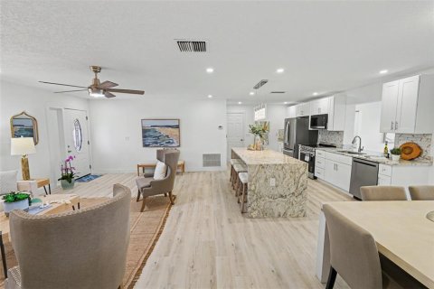 Villa ou maison à vendre à Pinellas Park, Floride: 2 chambres, 153.2 m2 № 2329580 - photo 5