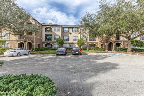 Condo in Jacksonville, Florida, 2 bedrooms  № 887197 - photo 1