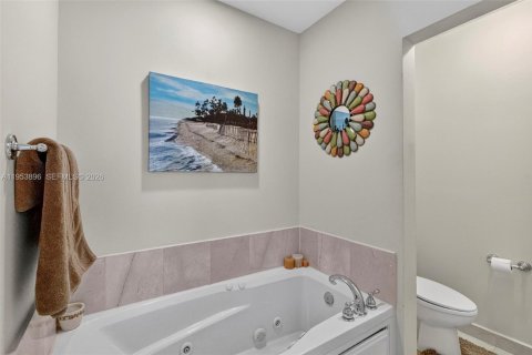 Condo in Weston, Florida, 2 bedrooms  № 2009779 - photo 19