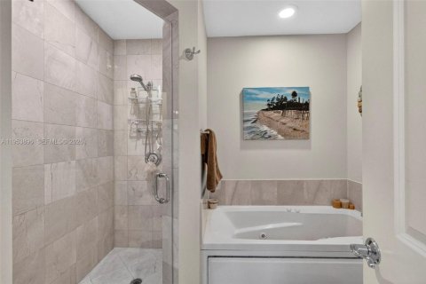 Condo in Weston, Florida, 2 bedrooms  № 2009779 - photo 20