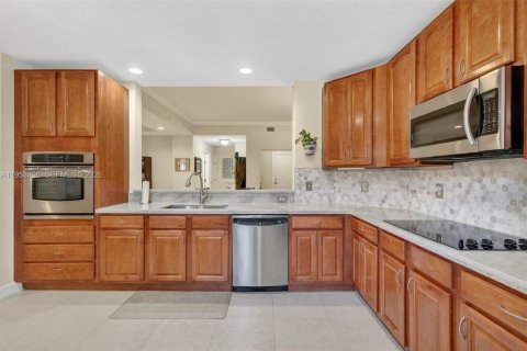 Condo in Weston, Florida, 2 bedrooms  № 2009779 - photo 13