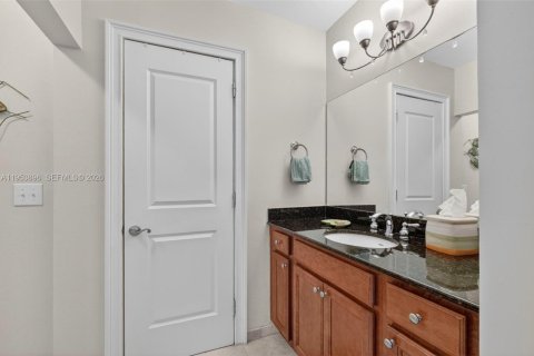 Condo in Weston, Florida, 2 bedrooms  № 2009779 - photo 24