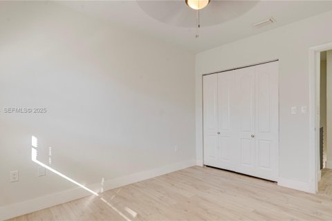 Condo in Sweetwater, Florida, 3 bedrooms № 1982673 - photo 19