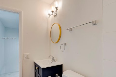 Condo in Sweetwater, Florida, 3 bedrooms № 1982673 - photo 21