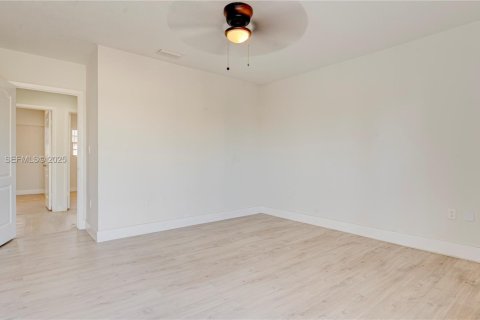 Condo in Sweetwater, Florida, 3 bedrooms № 1982673 - photo 17