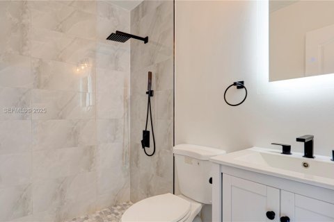 Condo in Sweetwater, Florida, 3 bedrooms № 1982673 - photo 13