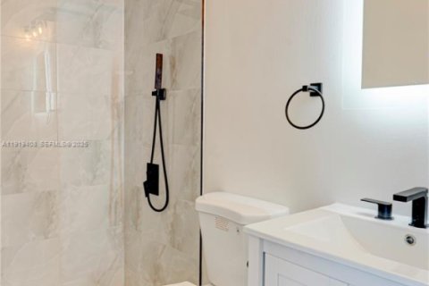 Condo in Sweetwater, Florida, 3 bedrooms № 1982673 - photo 14