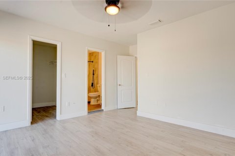 Condo in Sweetwater, Florida, 3 bedrooms № 1982673 - photo 16