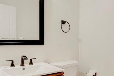 Condo in Sweetwater, Florida, 3 bedrooms № 1982673 - photo 10