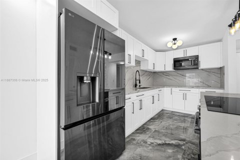 Снять в аренду кондоминиум в Санни-Айлс-Бич, Флорида 1 спальня, 86.4м2, № 1942567 - фото 5