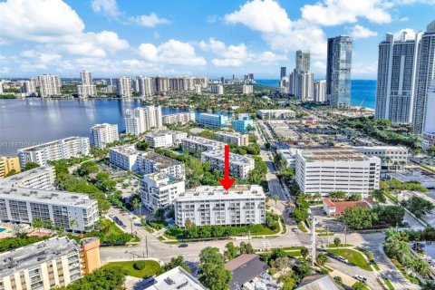 Снять в аренду кондоминиум в Санни-Айлс-Бич, Флорида 1 спальня, 86.4м2, № 1942567 - фото 23