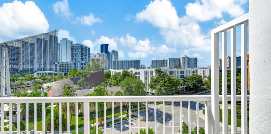 Кондоминиум с 1 спальней в Санни-Айлс-Бич, Флорида № 1942567