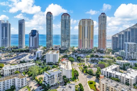 Снять в аренду кондоминиум в Санни-Айлс-Бич, Флорида 1 спальня, 86.4м2, № 1942567 - фото 25