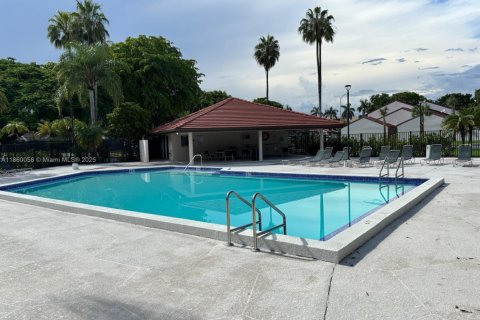 House in Miami, Florida 3 bedrooms, 134.34 sq.m. № 1891967 - photo 4