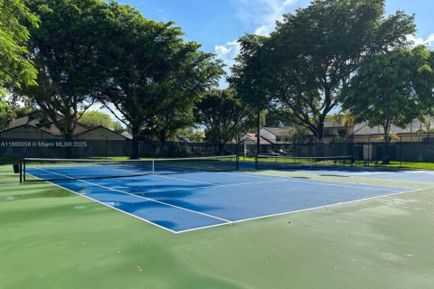House in Miami, Florida 3 bedrooms, 134.34 sq.m. № 1891967 - photo 6