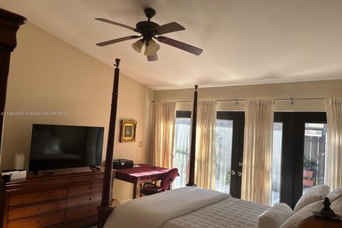 House in Miami, Florida 3 bedrooms, 134.34 sq.m. № 1891967 - photo 20