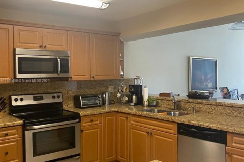 House in Miami, Florida 3 bedrooms, 134.34 sq.m. № 1891967 - photo 8