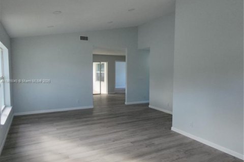 House in Fort Lauderdale, Florida 3 bedrooms, 128.11 sq.m. № 1893402 - photo 4