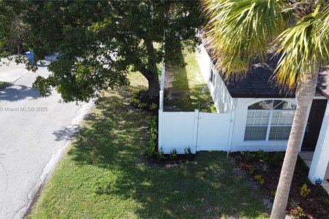 House in Fort Lauderdale, Florida 3 bedrooms, 128.11 sq.m. № 1893402 - photo 23