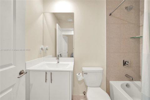 Купить кондоминиум в Дорал, Флорида 3 спальни, 173.36м2, № 1832236 - фото 7