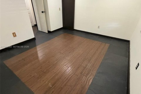 Adosado en alquiler en Pembroke Pines, Florida, 2 dormitorios, 108.6 m2 № 2024919 - foto 6