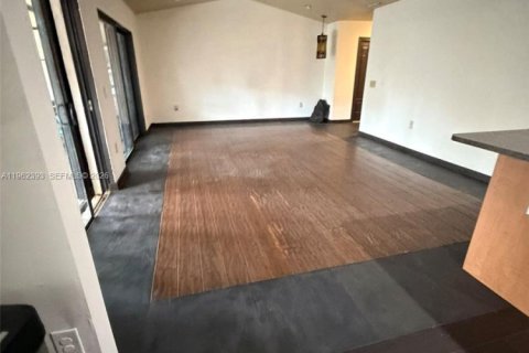 Adosado en alquiler en Pembroke Pines, Florida, 2 dormitorios, 108.6 m2 № 2024919 - foto 3