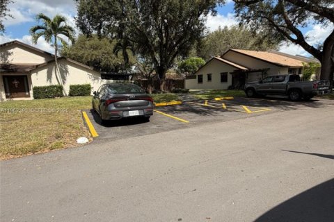 Adosado en alquiler en Pembroke Pines, Florida, 2 dormitorios, 108.6 m2 № 2024919 - foto 17